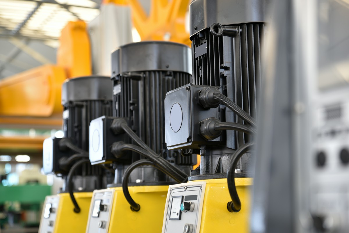 Jak dobrać serwonapędy, aby zapewnić maksymalną precyzję maszyny CNC?