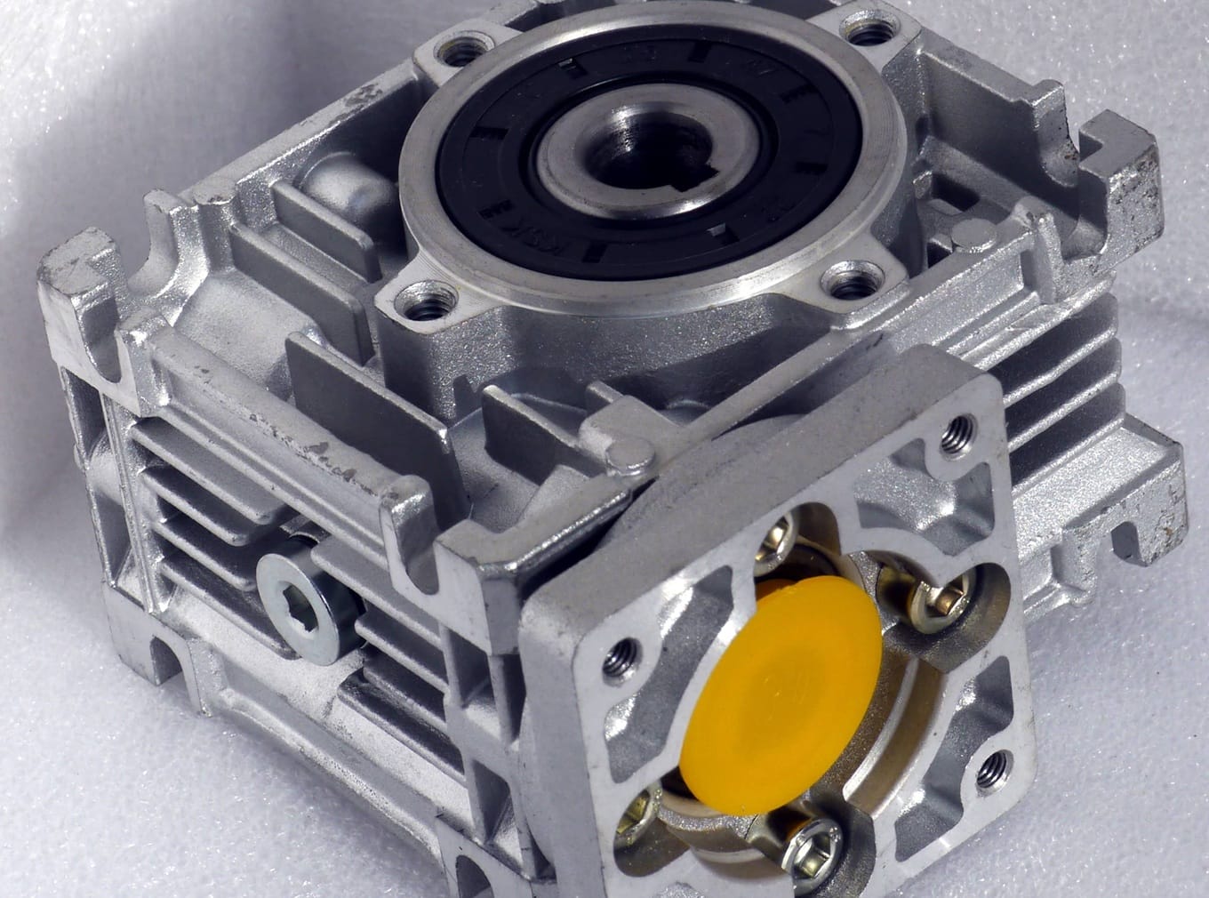 Sprawność przekładni mechanicznej – skąd biorą się straty mocy w układzie napędowym? Sprawność przekładni mechanicznej – skąd biorą się straty mocy w układzie napędowym?